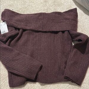 H&M Off shoulder top with tag